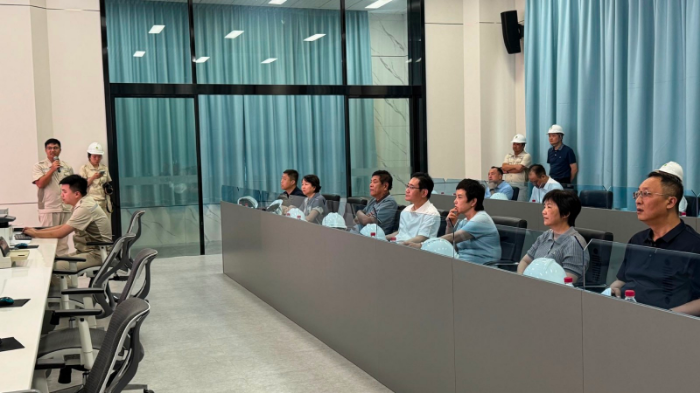 肖曉光同志與黑龍江省糧食和物資儲備局調(diào)研組進行工作交流（圖片）.jpg